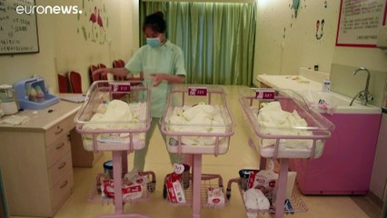 Одна семья — три ребёнка. Но роста рождаемости не ждут