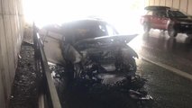 Ataşehir'de seyir halindeyken yanan otomobil kullanılamaz hale geldi