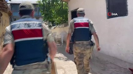 Sahte polislere kaptırdığı altınları bulunan yaşlı kadın jandarmaya dua etti