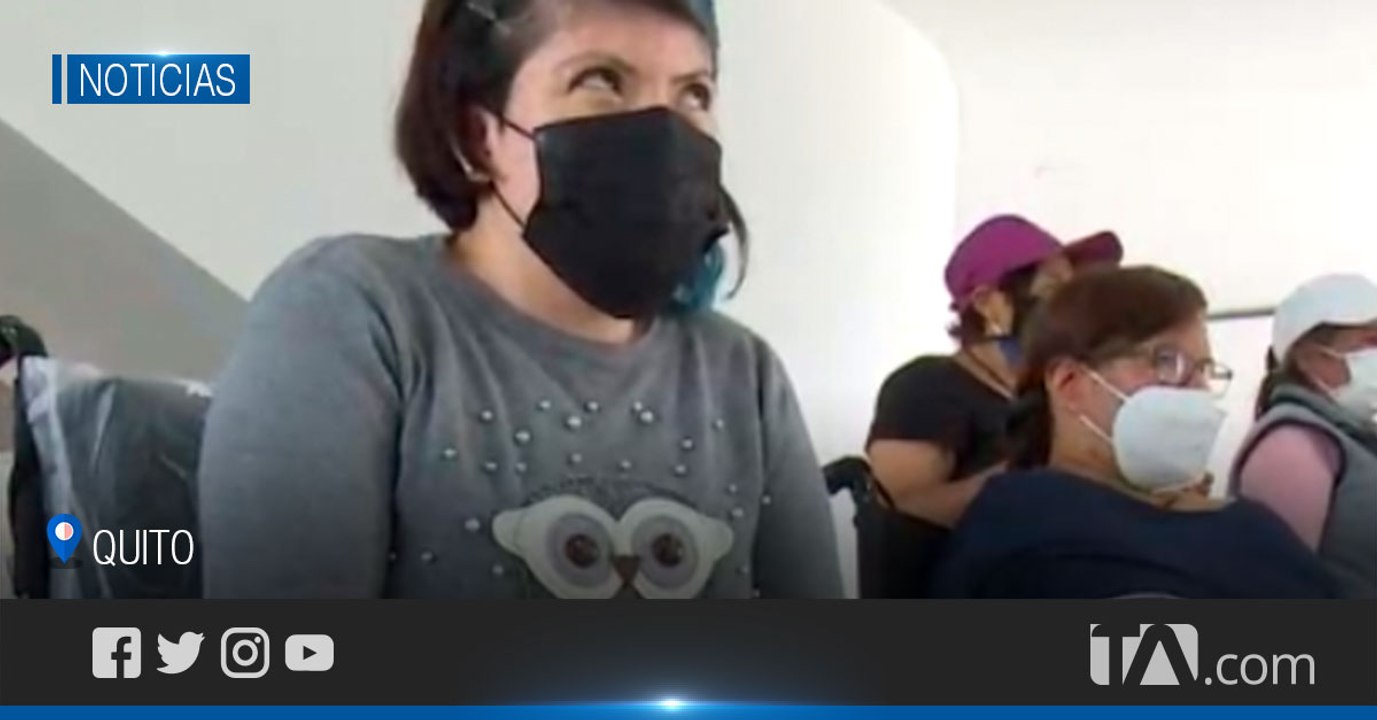 Personas con discapacidad física recibieron sillas de ruedas