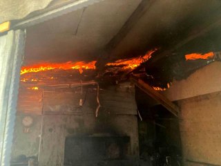 Alevlere teslim olan müştemilat küle döndü