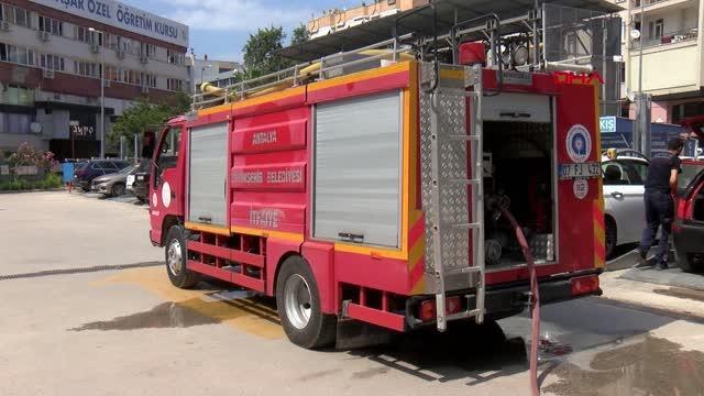 Son dakika haber: PARK HALİNDEKİ OTOMOBİLDE ÇIKAN YANGIN BÜYÜMEDEN SÖNDÜRÜLDÜ