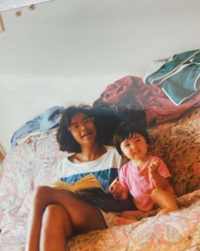 Agathe Auproux dévoile des clichés d’elle et sa mère pour la fête de mères !