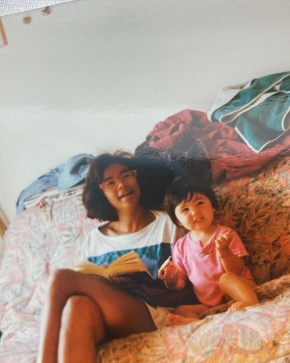 Agathe Auproux dévoile des clichés d’elle et sa mère pour la fête de mères !