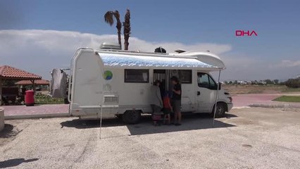 ANTALYA AİLESİYLE BİRLİKTE KARAVANLA TATİLE GELEN FRANSIZ TÜRKİYE BİR CENNET