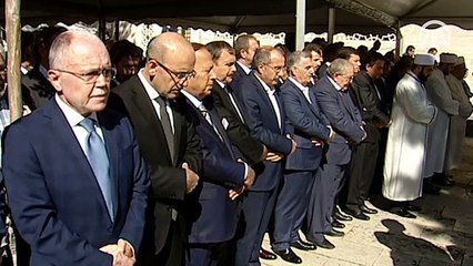 Eski Bakan Unakıtan son yolculuğuna uğurlandı