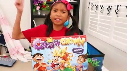 Alex & Wendy Pretend Play Exercise To See Who Is Stronger