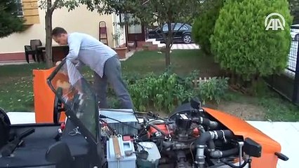 Belgeselden etkilendi, kendi arabasını üretti