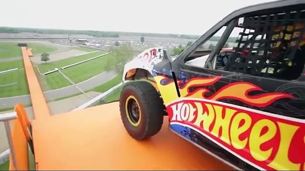 World largest car jump  record