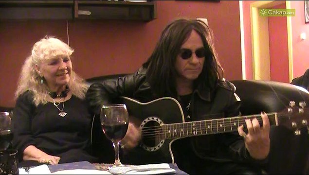 Свири Петър Дичев