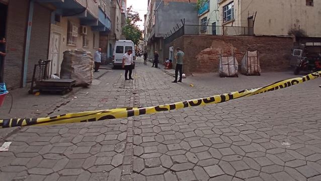 Kız meselesi nedeniyle çıkan kavgada kurşunlar havada uçuştu: 1 ölü, 3 yaralı