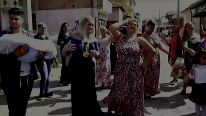 Welcome Newborn Baby | When a new baby is born, the family celebrates.