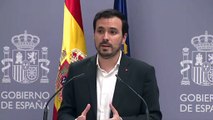 Los que te obligan a poner la lavadora de madrugada para no arruinarte pretenden que no tomes bebidas energéticas  para no dormirte...