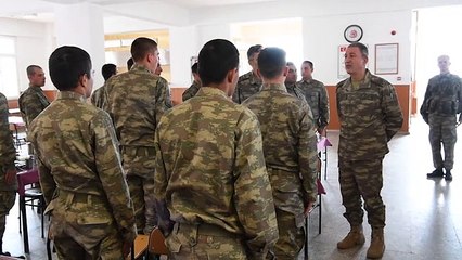 Hulusi Akar askerlere hitap etti