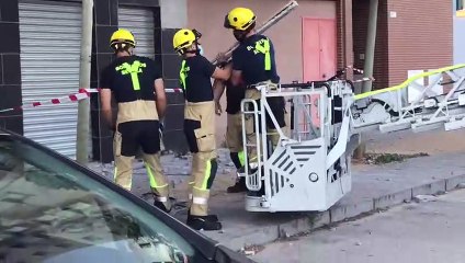 Se desprende una fachada en Sevilla Este / 2