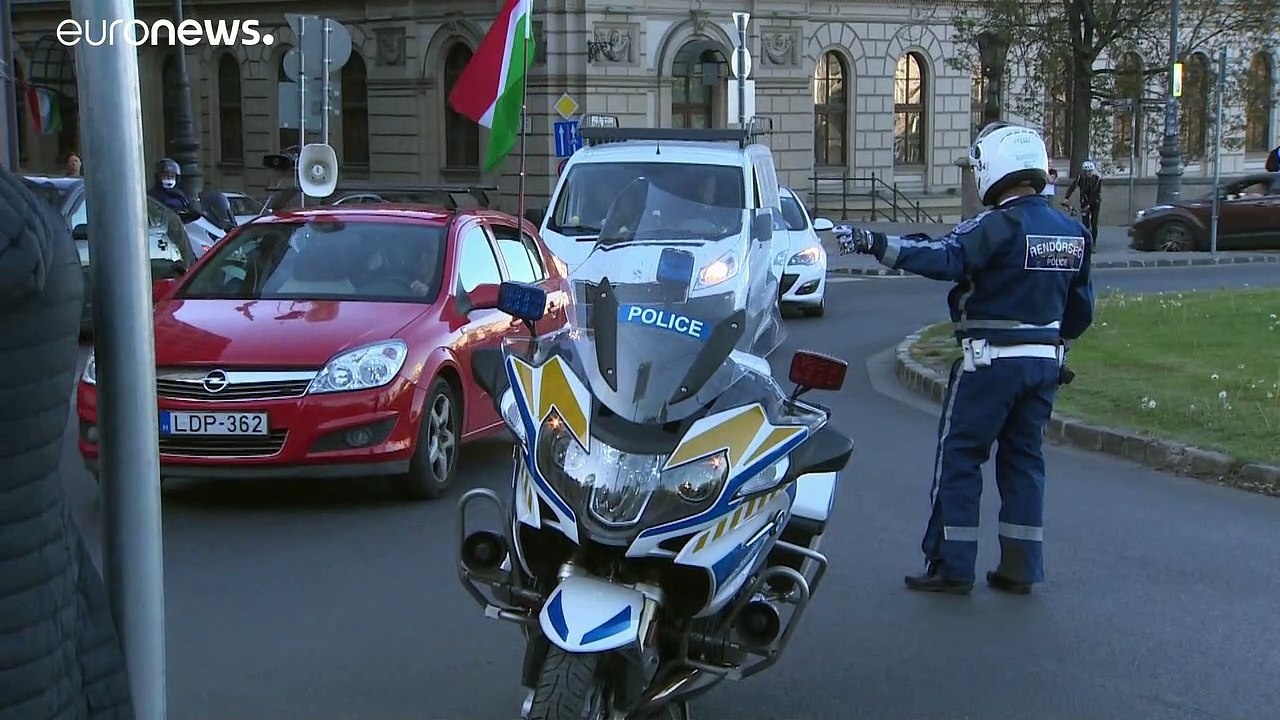 Abgeordneter in Ungarn gärtnert aus Protest gegen Viktor Orbán