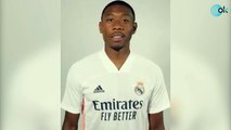 Alaba ya posa con la camiseta del Real Madrid