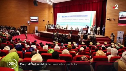 Coup d’État au Mali : Emmanuel Macron hausse le ton