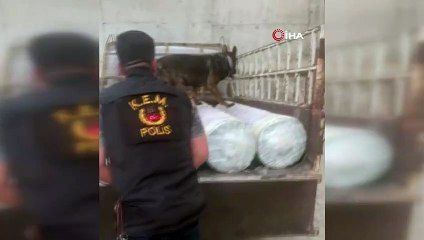 İhbar üzerine durdurulan kamyonette 10 bin 400 paket kaçak sigara ele geçirildi
