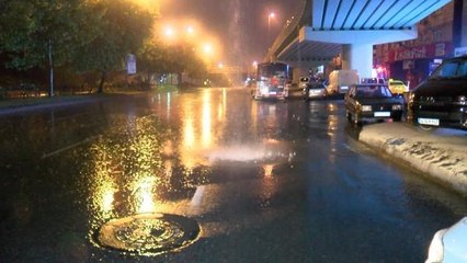 İSTANBUL'DA GECE SAATLERİNDE YAĞMUR ETKİLİ OLDU