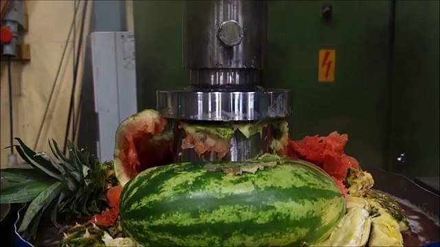 Meyveler hidrolik pres makinesinin altında kalırsa...