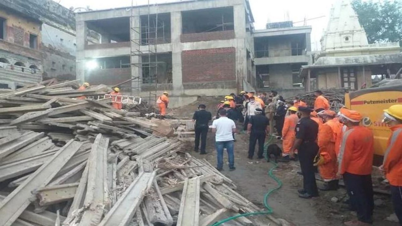 2 dead as building collapses in UP's Varanasi