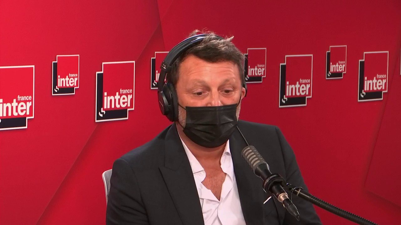 Arthur : "J'ai fait partie du mouvement des radios libres, du jour au lendemain on nous a ouvert un magasin de jouets, on pouvait faire, dire, tout ce qu'on pouvait imaginer, et tout ce qu'on pensait qu'il était impossible de faire à l'époque."