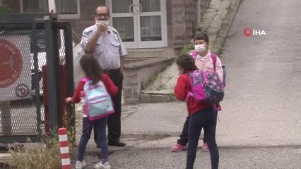 İlkokul ve ana sınıflarında yüz yüze eğitim başladı