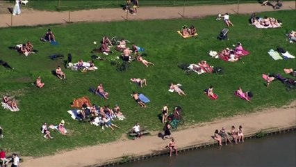 People take advantage of soaring temperatures to hit outdoor pools and beaches in London and Kent