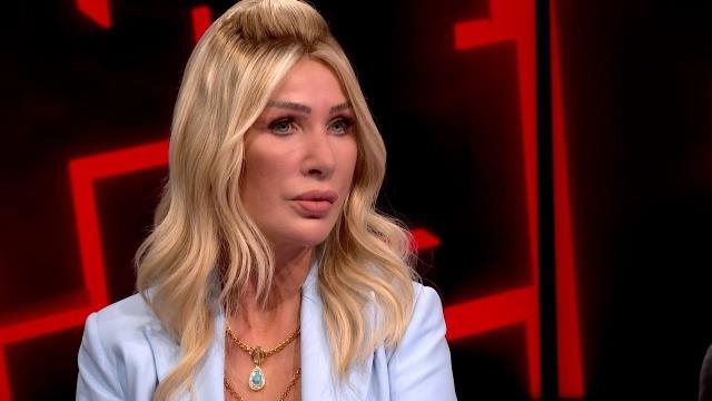 Estetiklerle bambaşka birine dönüşen Seda Sayan'ın son halini gören takipçileri tepki gösterdi