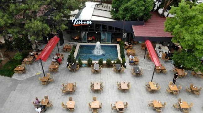 Erzincan'da kademeli normalleşme kapsamında işletmeler müşteri kabul etmeye başladı