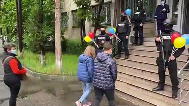 COPII PREMIAȚI CU MEDALII PENTRU SPIRIT CIVIC