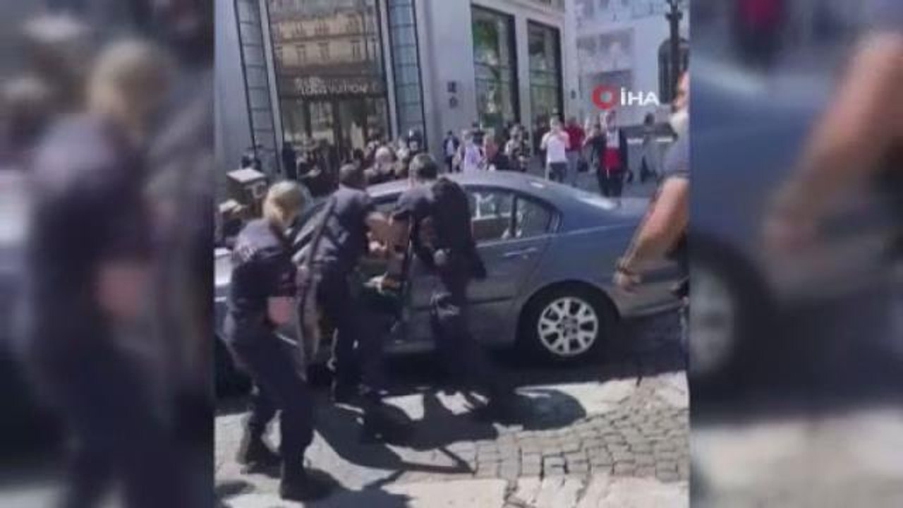Paris'te, aracını kalabalığın üzerine sürdü: 1 yaralı