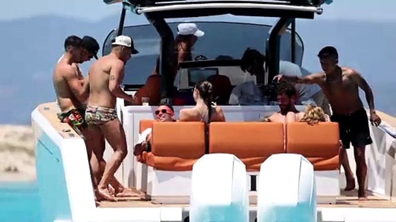 Manuel, Diego y Jesús, el trío de ‘La isla de las tentaciones’, en Ibiza con Mayka y su nuevo novio