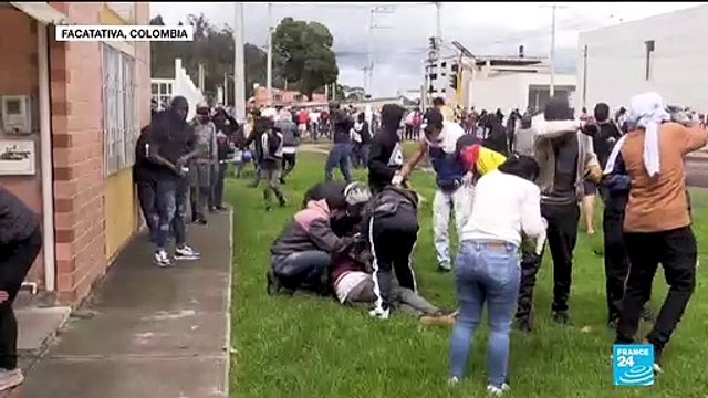 Colombian soldiers given mixed reception in protest center Cali