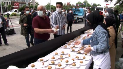 AK Parti'li gençlerden İBB'ye 'baklavalı' protesto