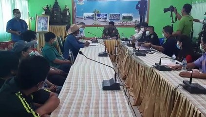 ชุมพร - เกษตรกรท่าแซะร้อง ปศุสัตว์จังหวัดชุมพรให้ความช่วยเหลือ หลังโรค “ลัมปี สกิน” ระบาดในพื้นที่และมีวัวติดเชื้อแล้วเกือบร้อยตัว