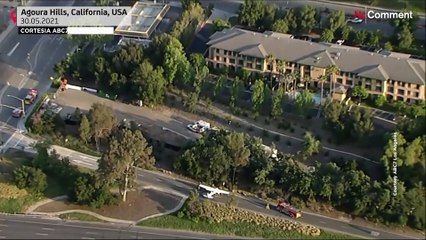 Avioneta aterra de emergência numa autoestrada