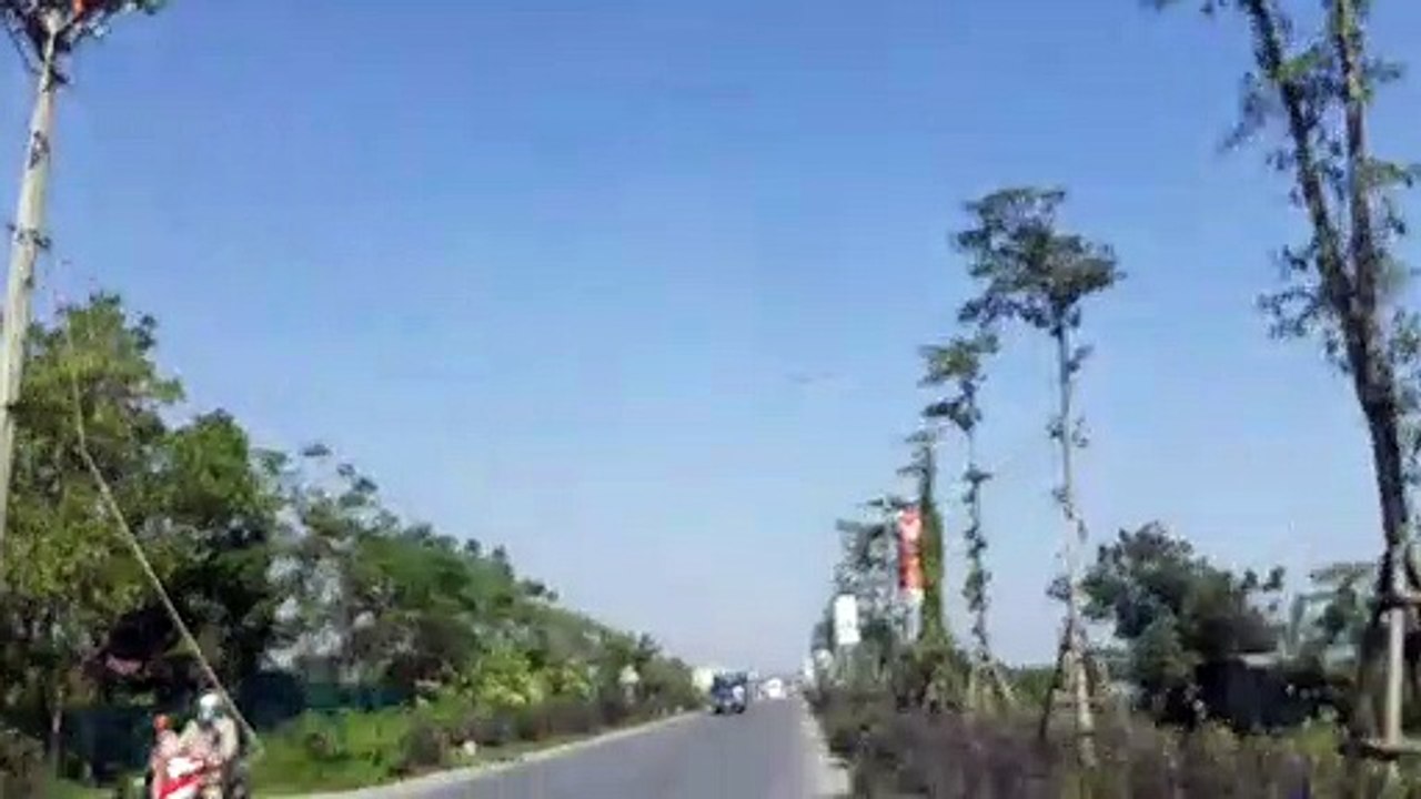 Những người thợ điện chơi vơi trên những cột điện. Quốc Oai. Hà Nội