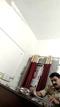 UP: इंस्पेक्टर बोले- थाने में पैसा जमा कराओ, एक के बदले 4 पेड़ काट लो, कमीशन लेते वीडियो वायरल