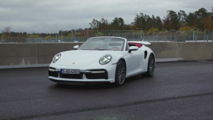 Carrara व्हाइट में नया पोर्श 911 टर्बो कैब्रियोलेट डिज़ाइन