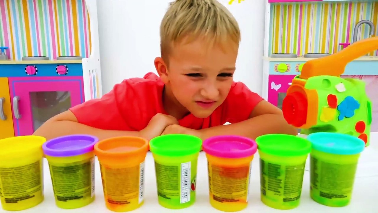 Vlad and Niki play with photos - Funny videos for kids