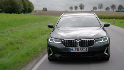 The new BMW 530d xDrive Touring Driving Video