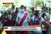 Richard Swing: manifestantes le lanzaron botellas para obligarlo a salir de plaza San Martín