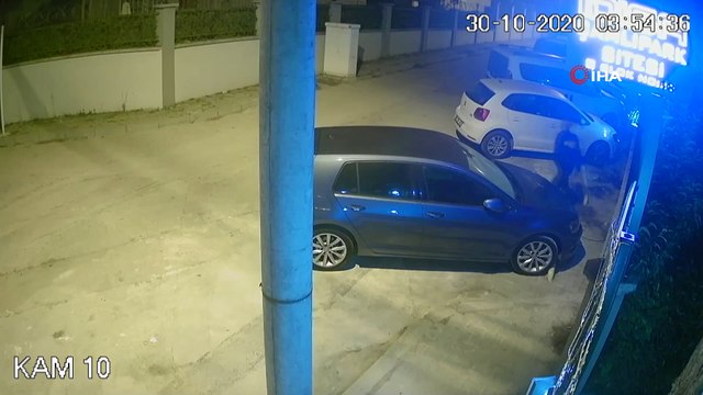 Şifreli demir kapıdan atlayan hırsız 5 bin liralık bisikleti böyle çaldı