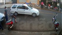 Vídeo mostra homem sendo atropelado por carro, em Maringá
