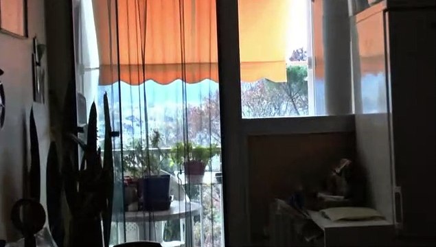 LES SCOOPS DE MICHOU64 W-D.D. - 2 NOVEMBRE 2020 - PAU - RAVALEMENT PORTE DU BALCON DE LA CUISINE APPARITION DE BULLES SOUS LA PEINTURE