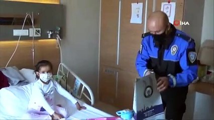 Adana polisi lösemili çocukları hasta yataklarında unutmadı