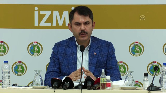 Kurum: '5 bin civarında orta hasarlı bina var. Ev sahiplerine 5 bin lira, kiracılarımıza 2 bin 500 lira taşınma ve kira yardımını bugün başlatıyoruz' - İZMİR