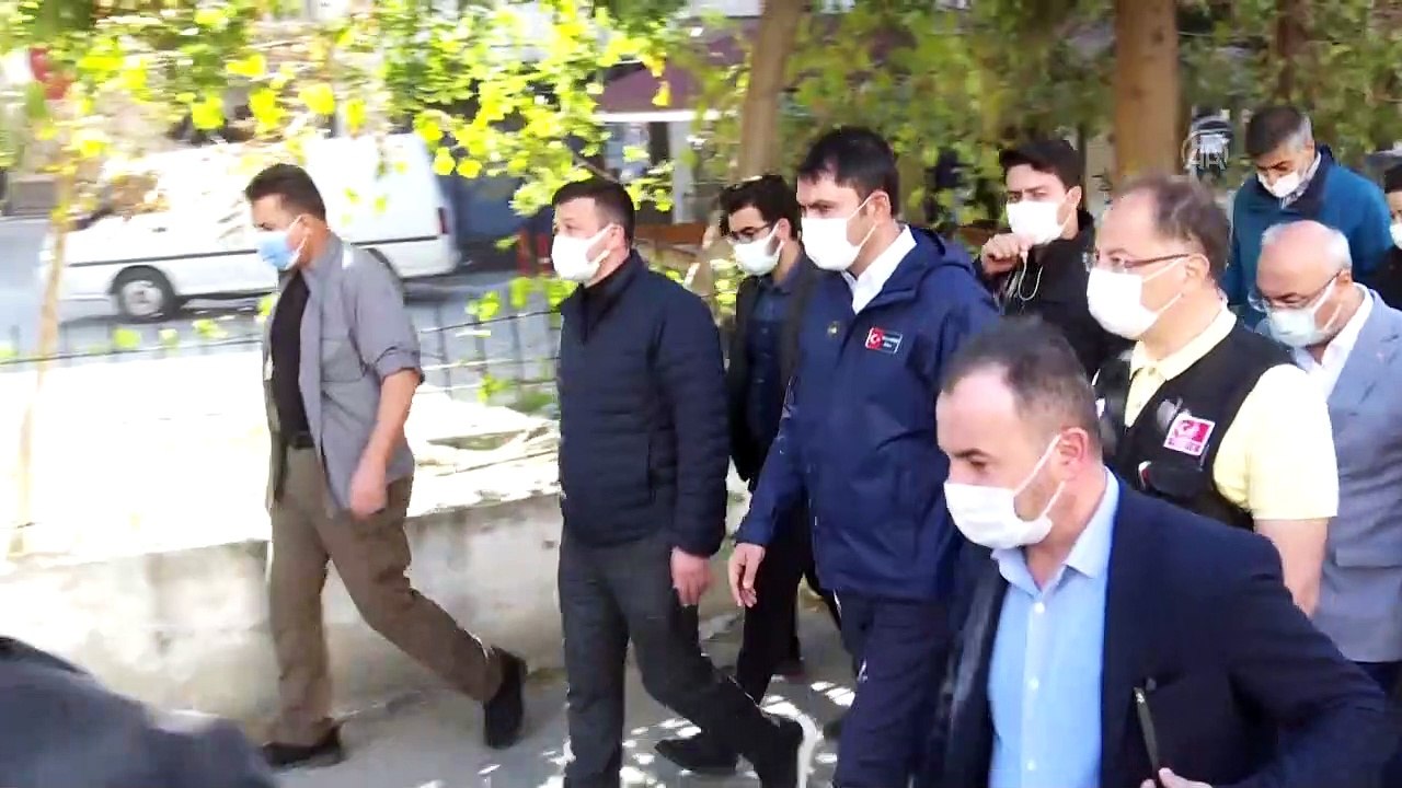 Çevre ve Şehircilik Bakanı Kurum, depremzedelerle bir araya geldi - İZMİR